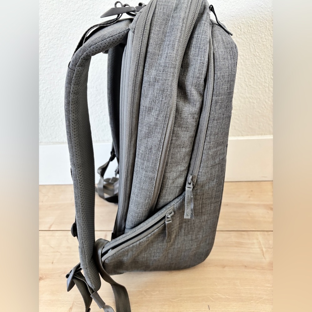 Incase Icon Slim Backpack Grey - Picture 9 of 16